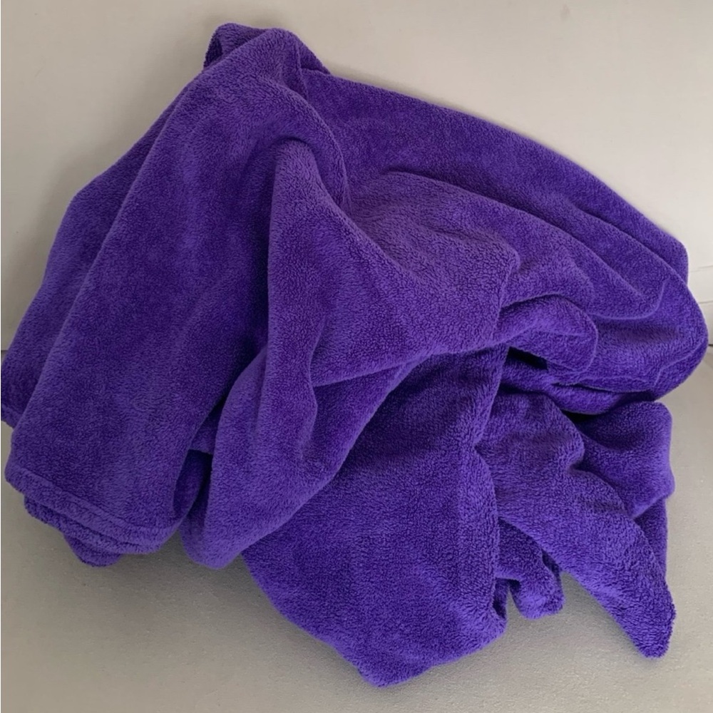 Used Large cozy warm Medium royal Purple fleece blanket Full Or Queen